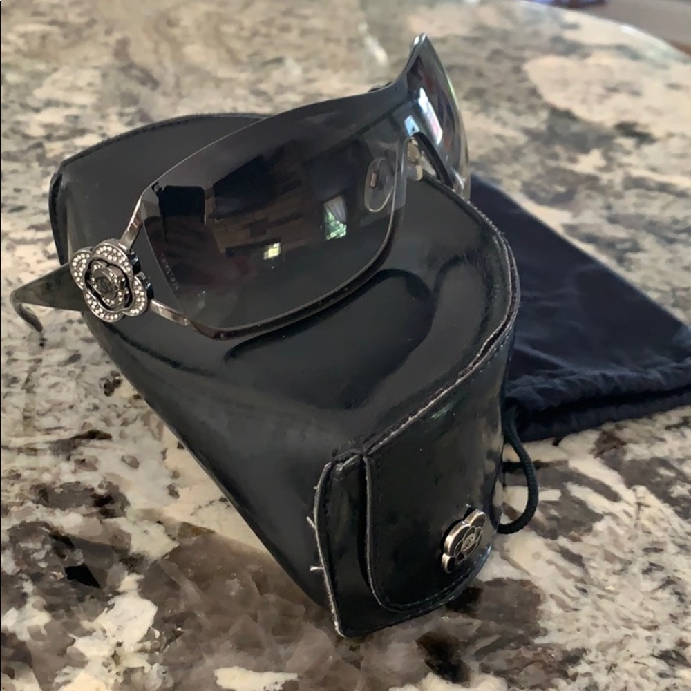 Womens Chanel camellia sunglasses